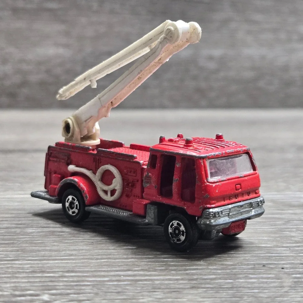 Vintage Tomica No. 3 Isuzu Squrt Fire Engine Firetruck Diecast Car Japan 1975